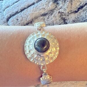 Silver Hammered Bracelet with Labradorite Stone